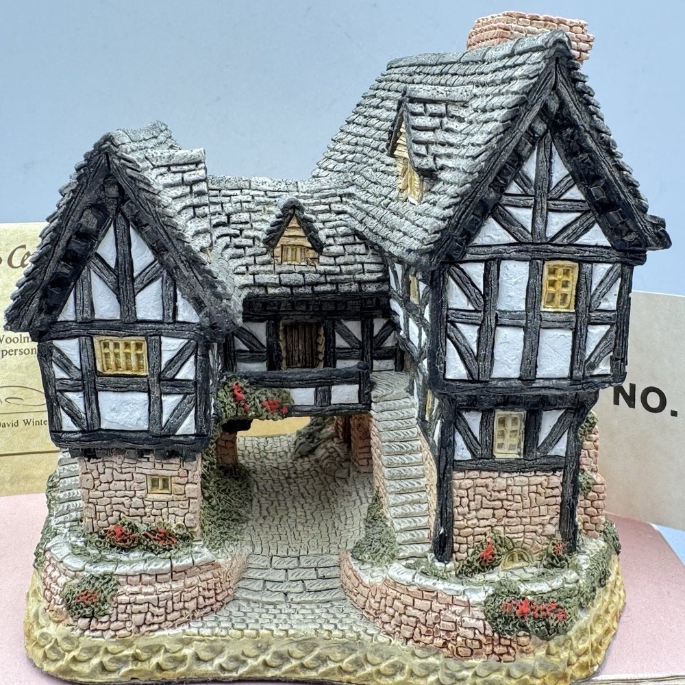 David Winter Tudor Manor House W/Orig. Box & Paperwork Vintage 1981 Cottages